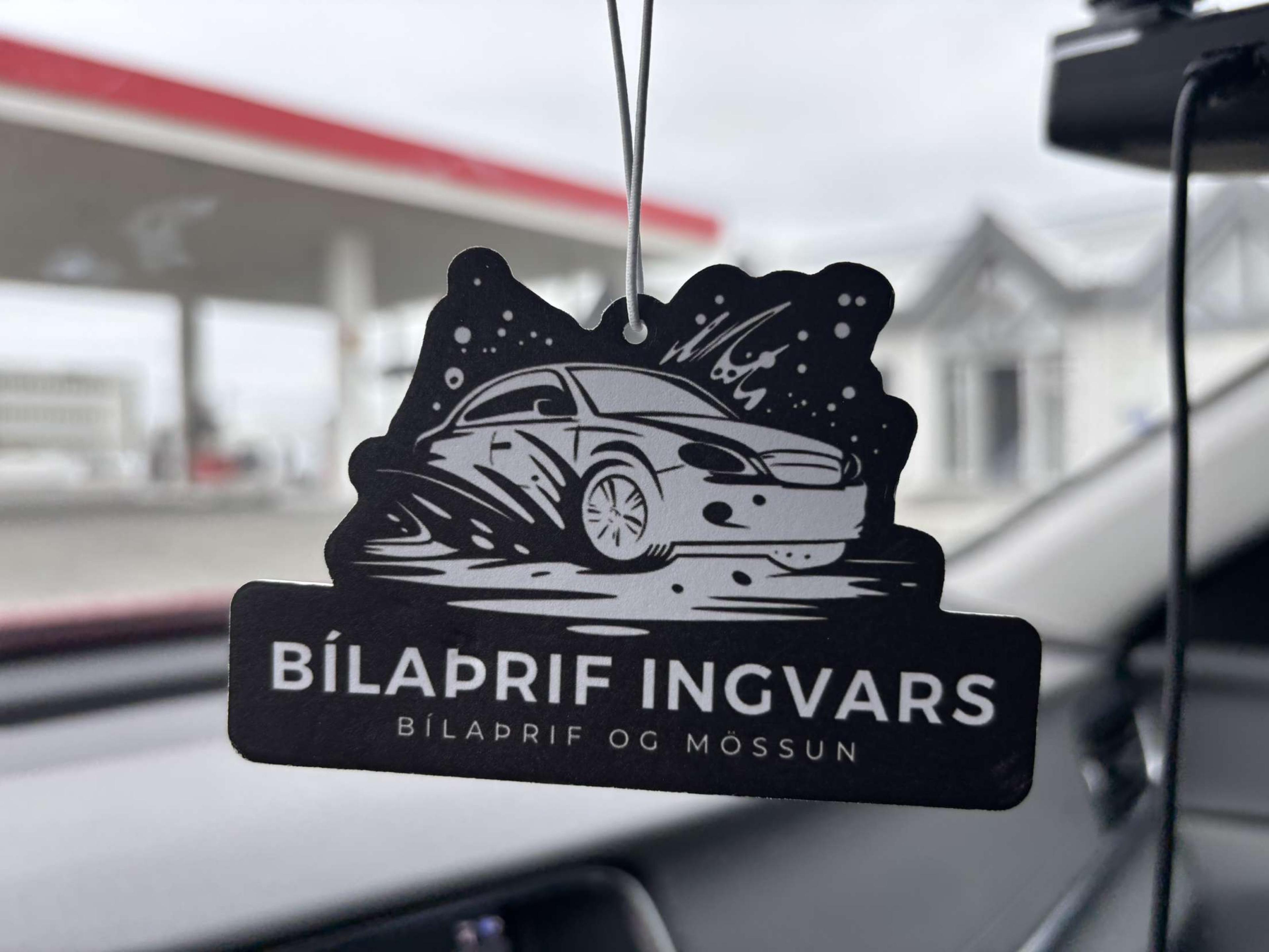 Bílaþrif Ingvars — Lyktarspjald í bíl · 2025